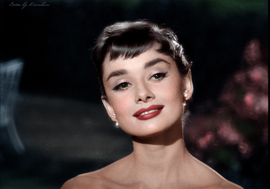 Audrey-Hepburn-image-audrey-hepburn-36336189-900-682