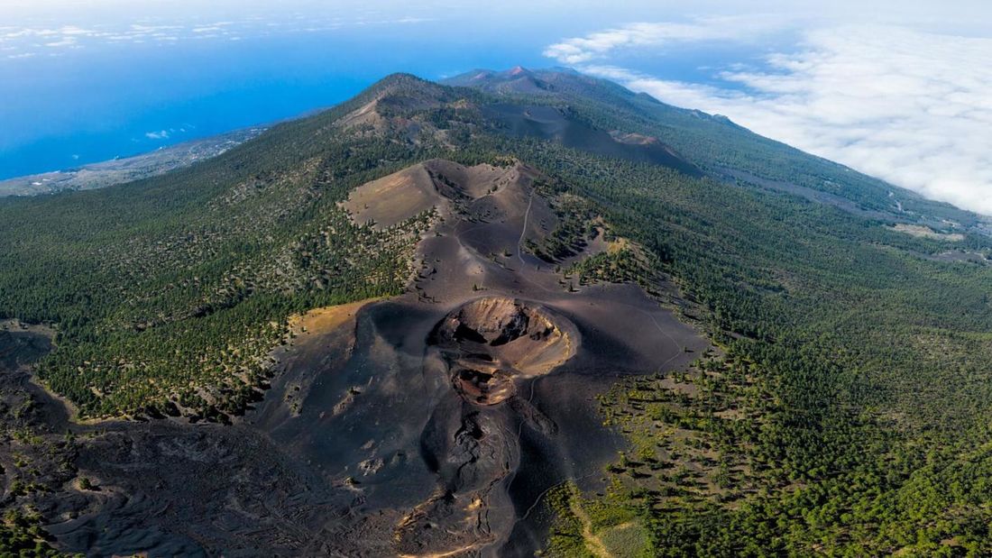 asomadetodosafetos.com - Vulcão na Espanha entra em alerta para erupção e gera rumor de tsunami no Brasil