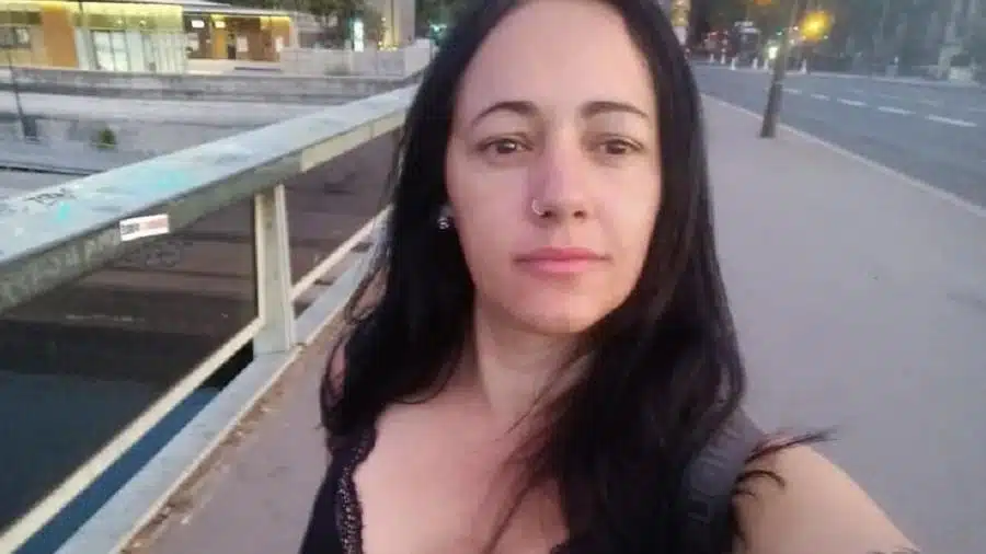 asomadetodosafetos.com - Brasileira desaparecida em Paris é encontrada debilitada e magra