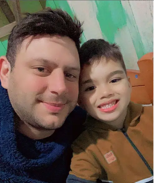 asomadetodosafetos.com - Garotinho tem reação comovente a pedido de adoção: "Aceita ser meu filho?"