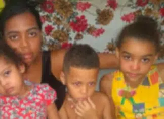 Após oferecer faxina a R$ 20 para alimentar filhos, mulher recebe mais de R$ 60 mil em vaquinha