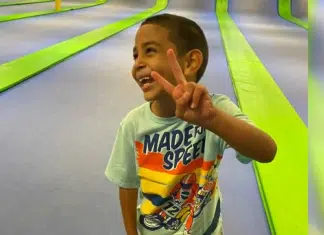 Garoto de 6 anos emociona ao pedir para alguém adotá-lo: “Limpo meu quarto, lavo a louça e tiro a poeira”