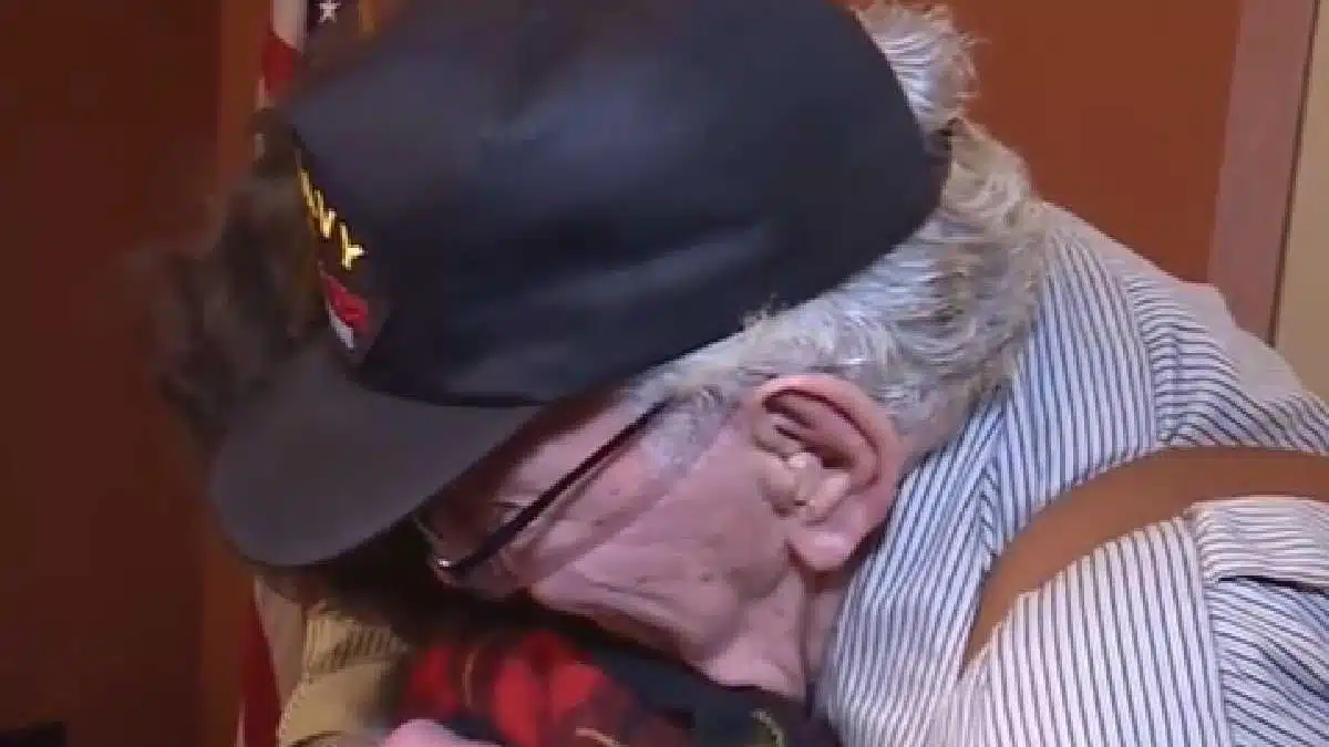 asomadetodosafetos.com - Idoso se declara em rede nacional ao encontrar "amor da vida" após 70 anos