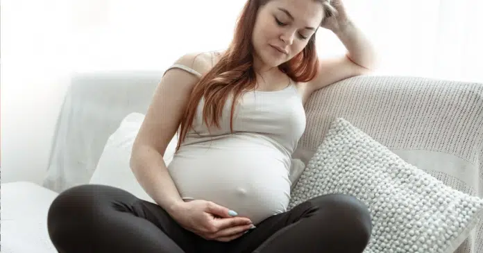 Desacordo sobre nome de bebê leva mulher às lágrimas: “Só quero que meu filho seja normal”