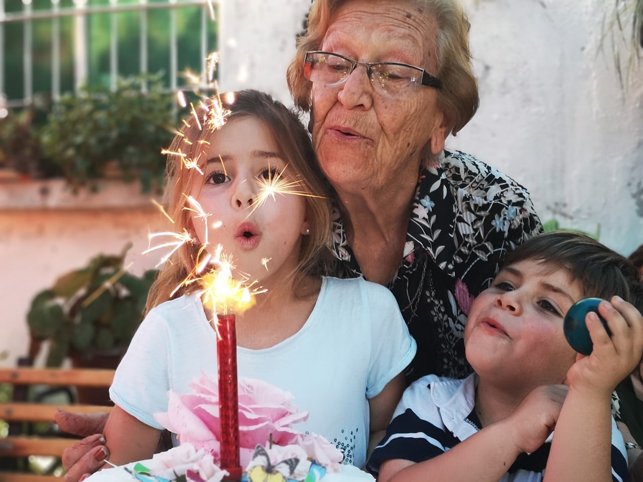 asomadetodosafetos.com - Avós que definem limites: 'Cuidar dos netos ocasionalmente é diferente de virar cuidador principal'