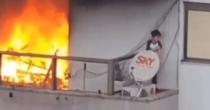 Vídeo mostra moradores resgatando criança de apartamento em chamas no RS