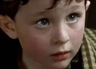 Saiba como garoto irlandês de “Titanic” continua ganhando fortuna por uma frase