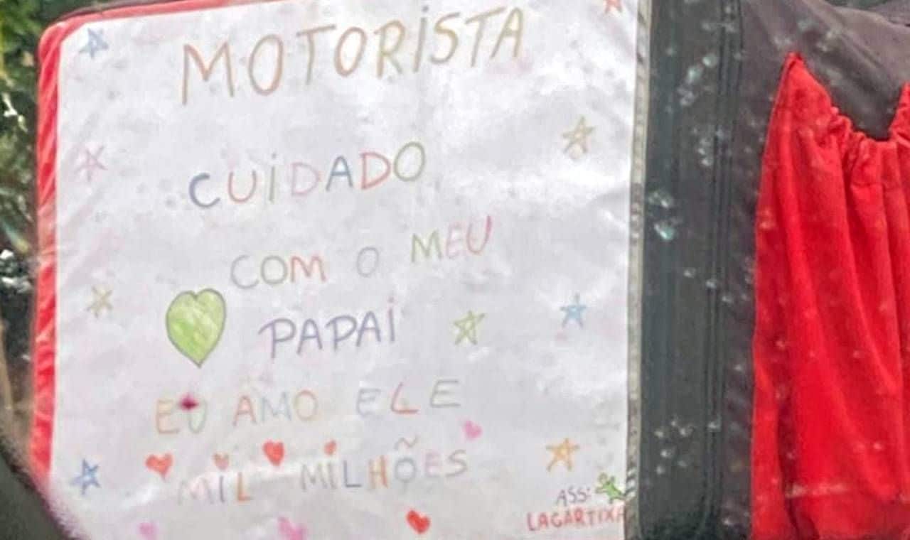 asomadetodosafetos.com - Após motoboy se recuperar de acidente, filha deixa apelo em sua mochila