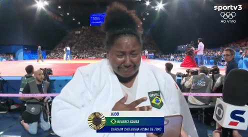 asomadetodosafetos.com - Bia Souza emociona ao conquistar ouro no judô e dedicar vitória à avó falecida