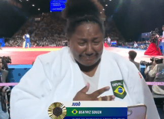 Bia Souza emociona ao conquistar ouro no judô e dedicar vitória à avó falecida