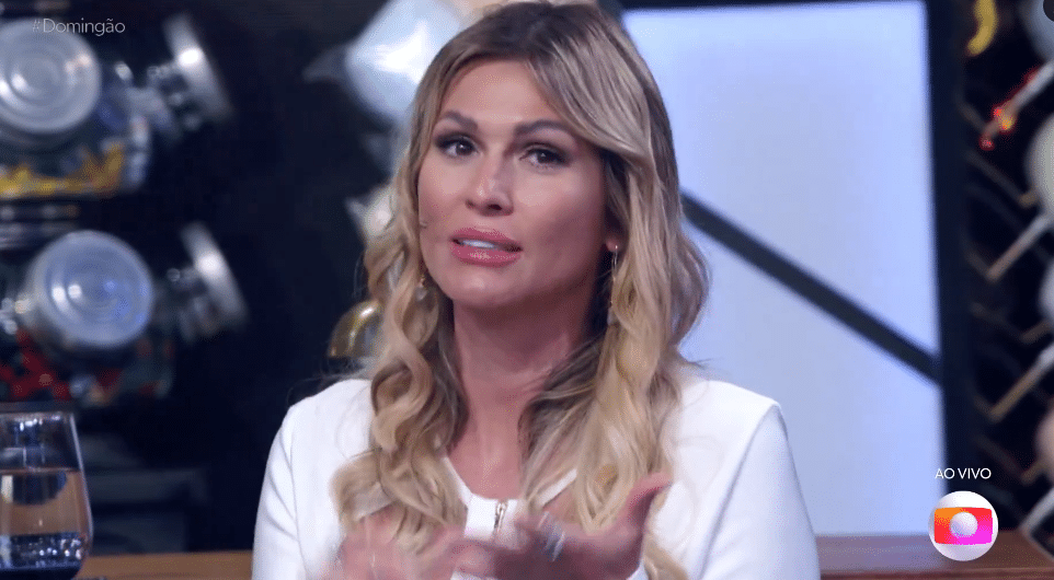 asomadetodosafetos.com - Lívia Andrade revela última conversa com Silvio Santos: "Fiz uma promessa"