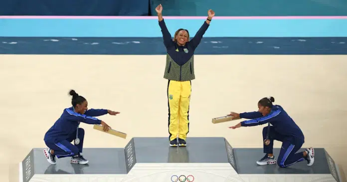 Rebeca Andrade conquista o ouro no solo e se torna a maior atleta olímpica da história do Brasil