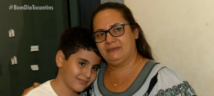 asomadetodosafetos.com - Menino de 10 anos salva a mãe de choque elétrico com técnica aprendida na escola